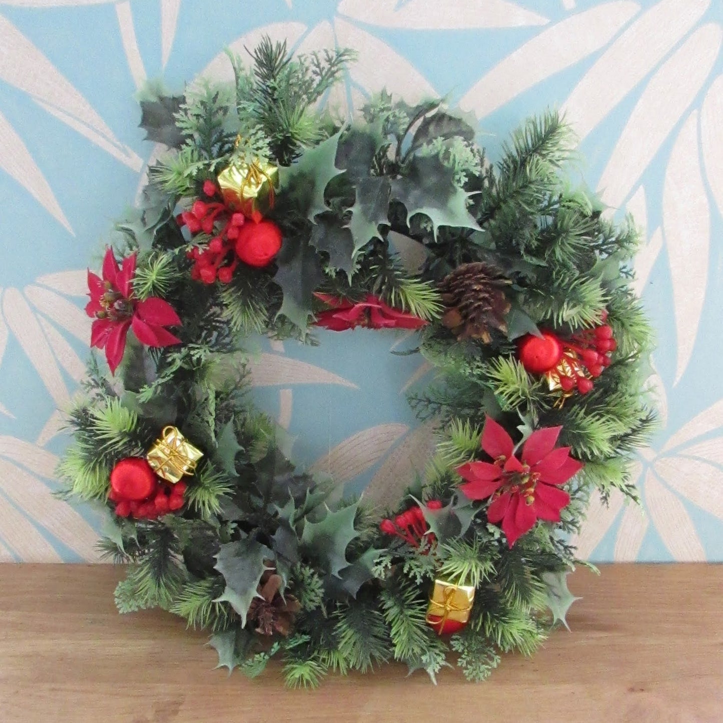 1970s plastic Poinsettia & presents Christmas wreath