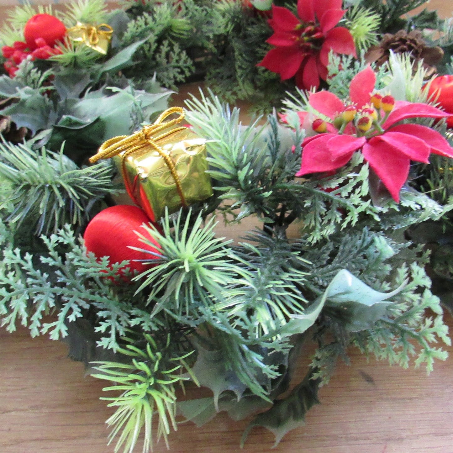 1970s plastic Poinsettia & presents Christmas wreath