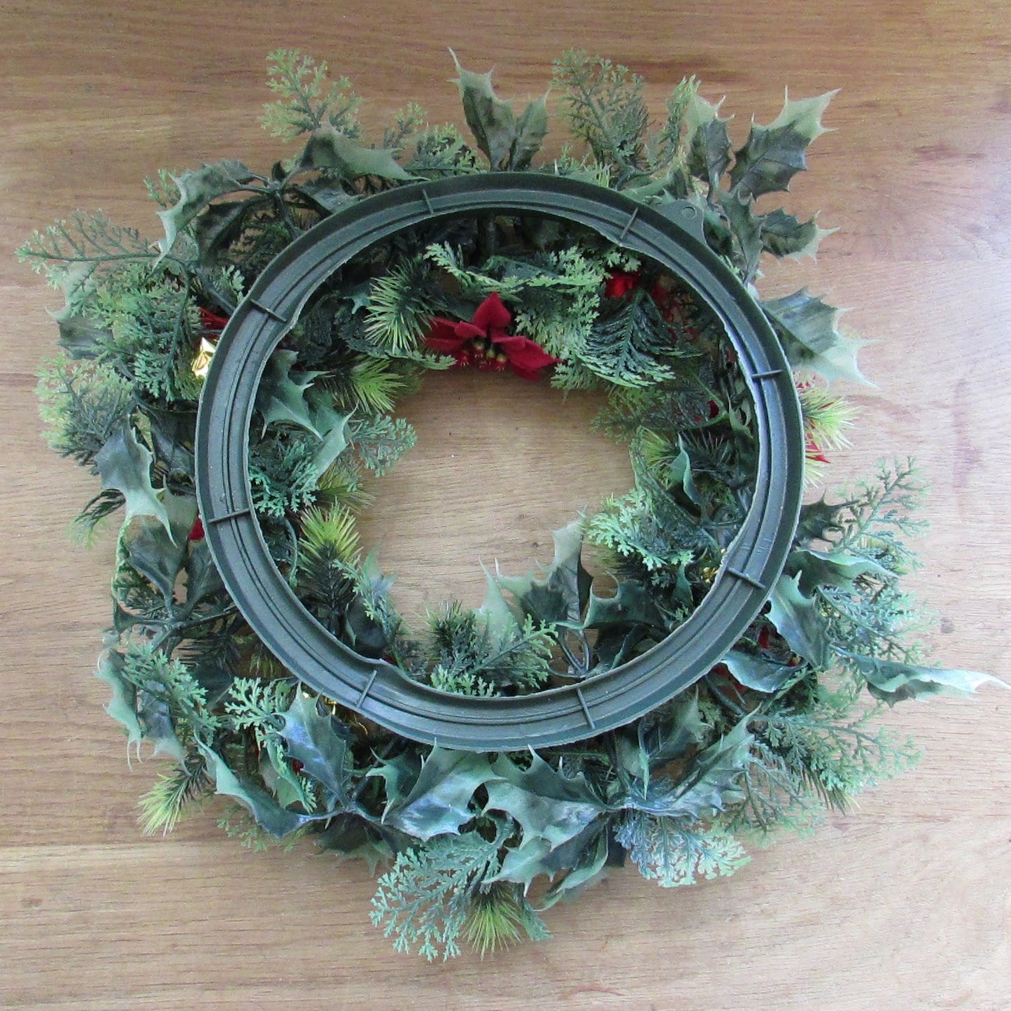 1970s plastic Poinsettia & presents Christmas wreath