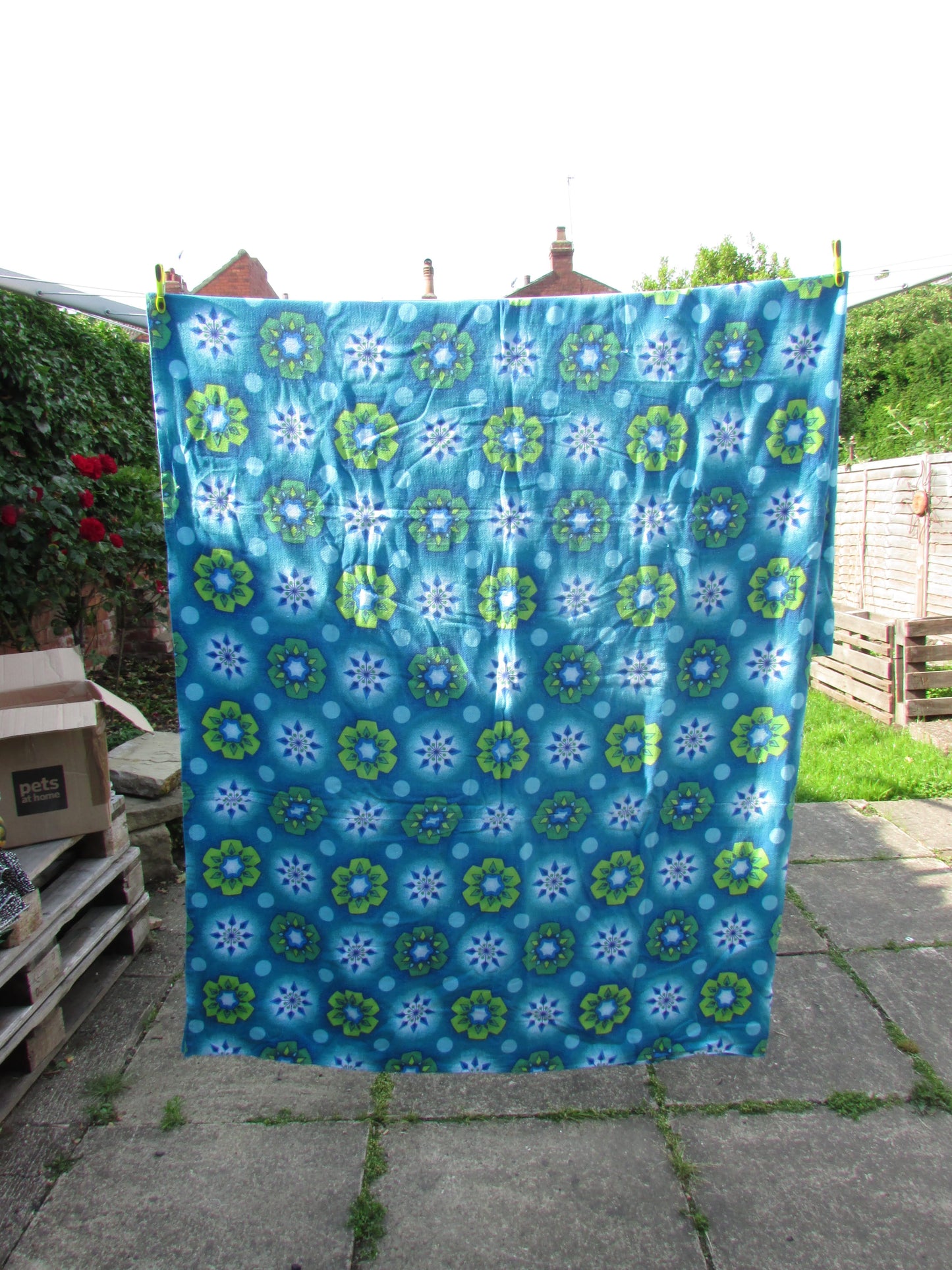 1960s blue & green snowflake/flower barkcloth fabric, 92" x 168" approx