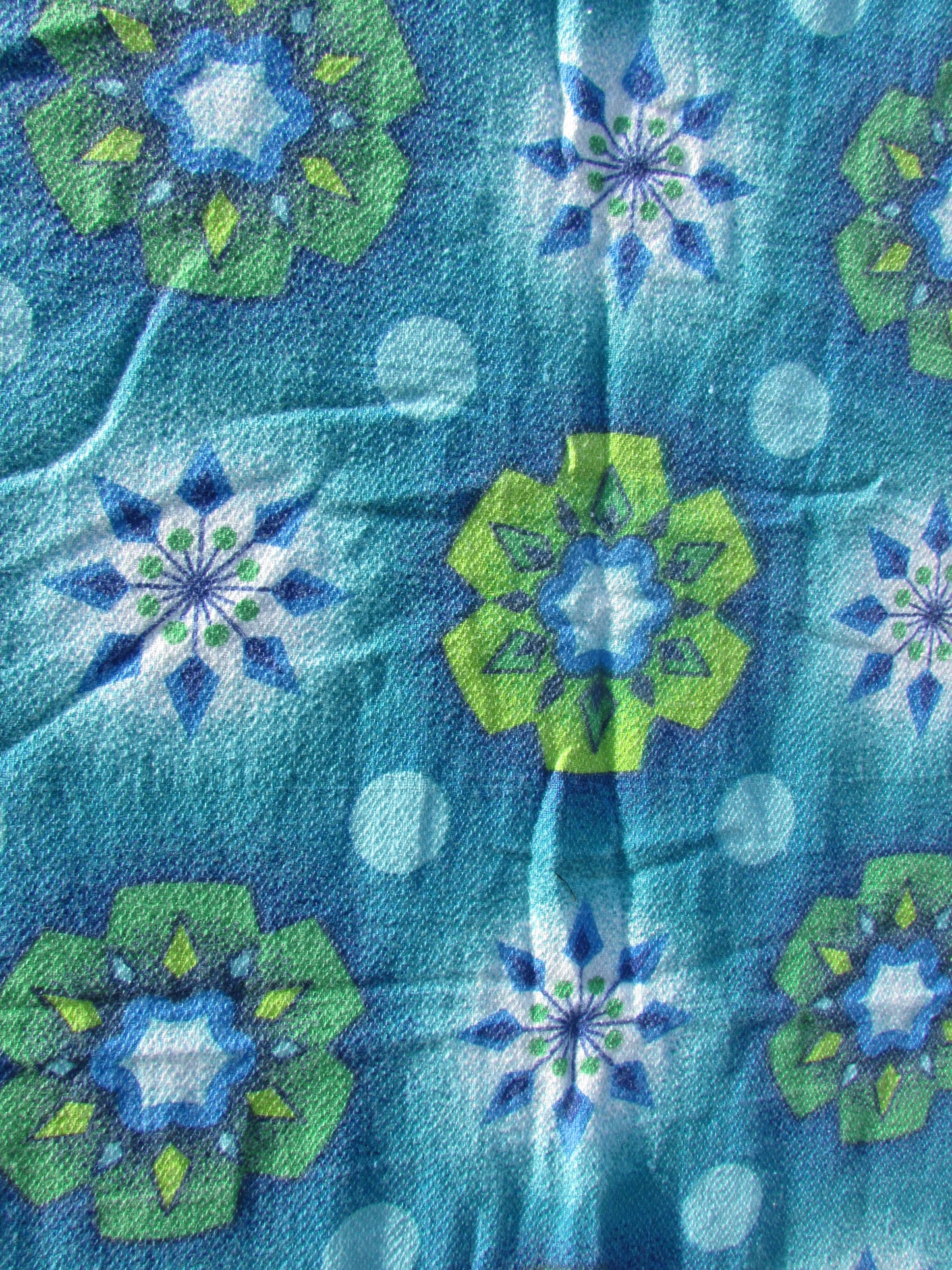 1960s blue & green snowflake/flower barkcloth fabric, 92" x 168" approx