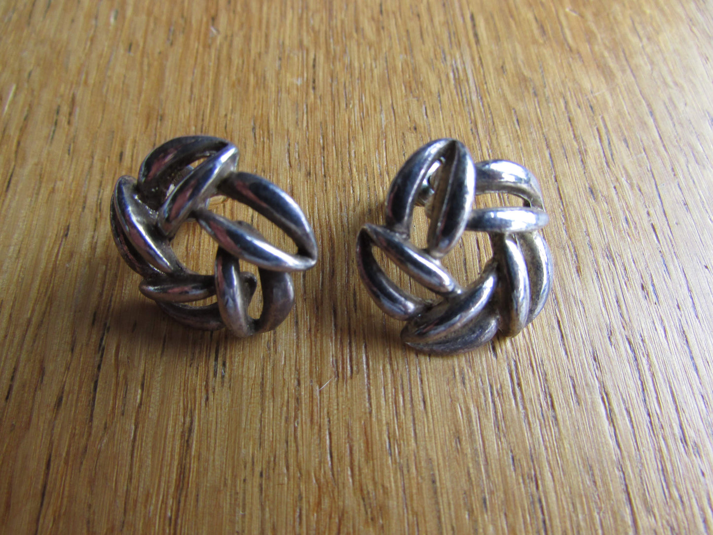 Vintage metal-tone link round earrings