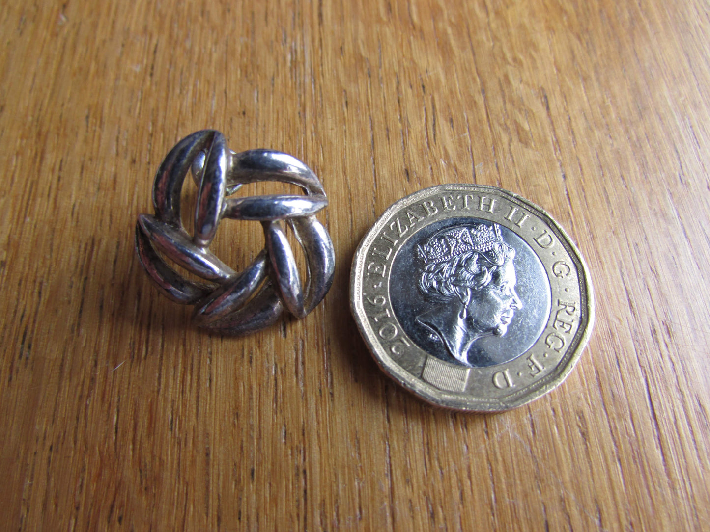 Vintage metal-tone link round earrings