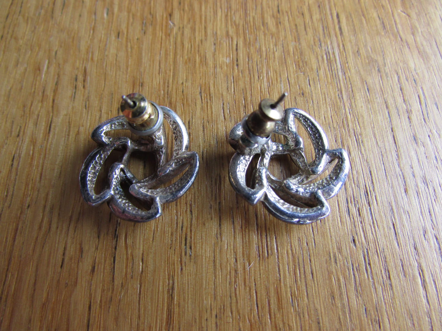 Vintage metal-tone link round earrings