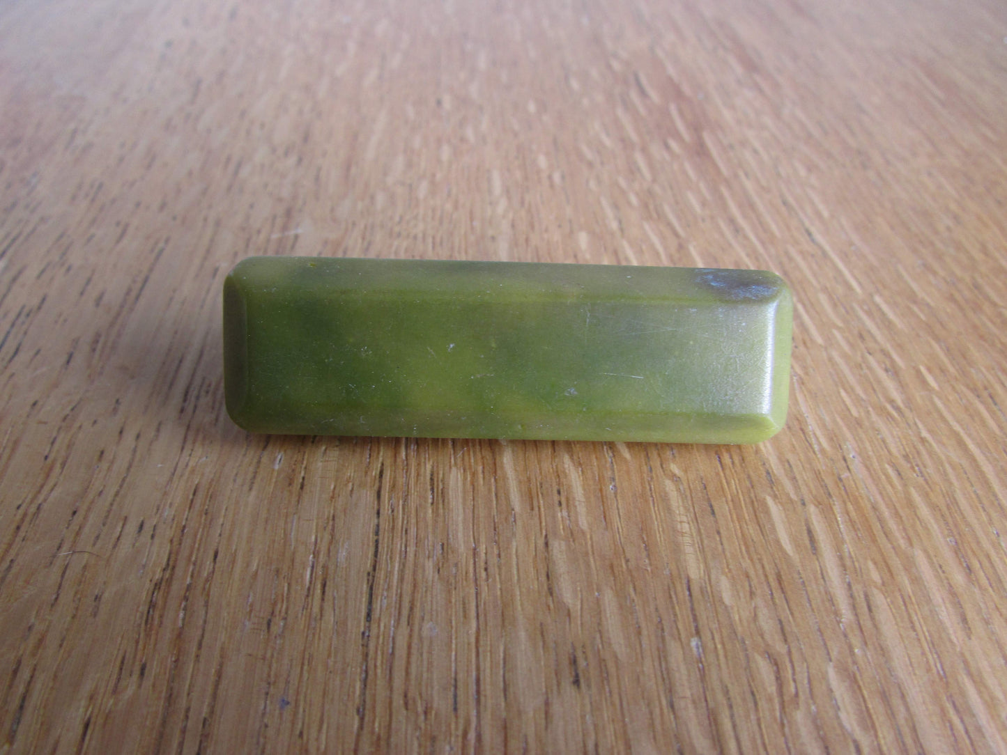 Art Deco green bevelled plastic solid rectangular bar brooch
