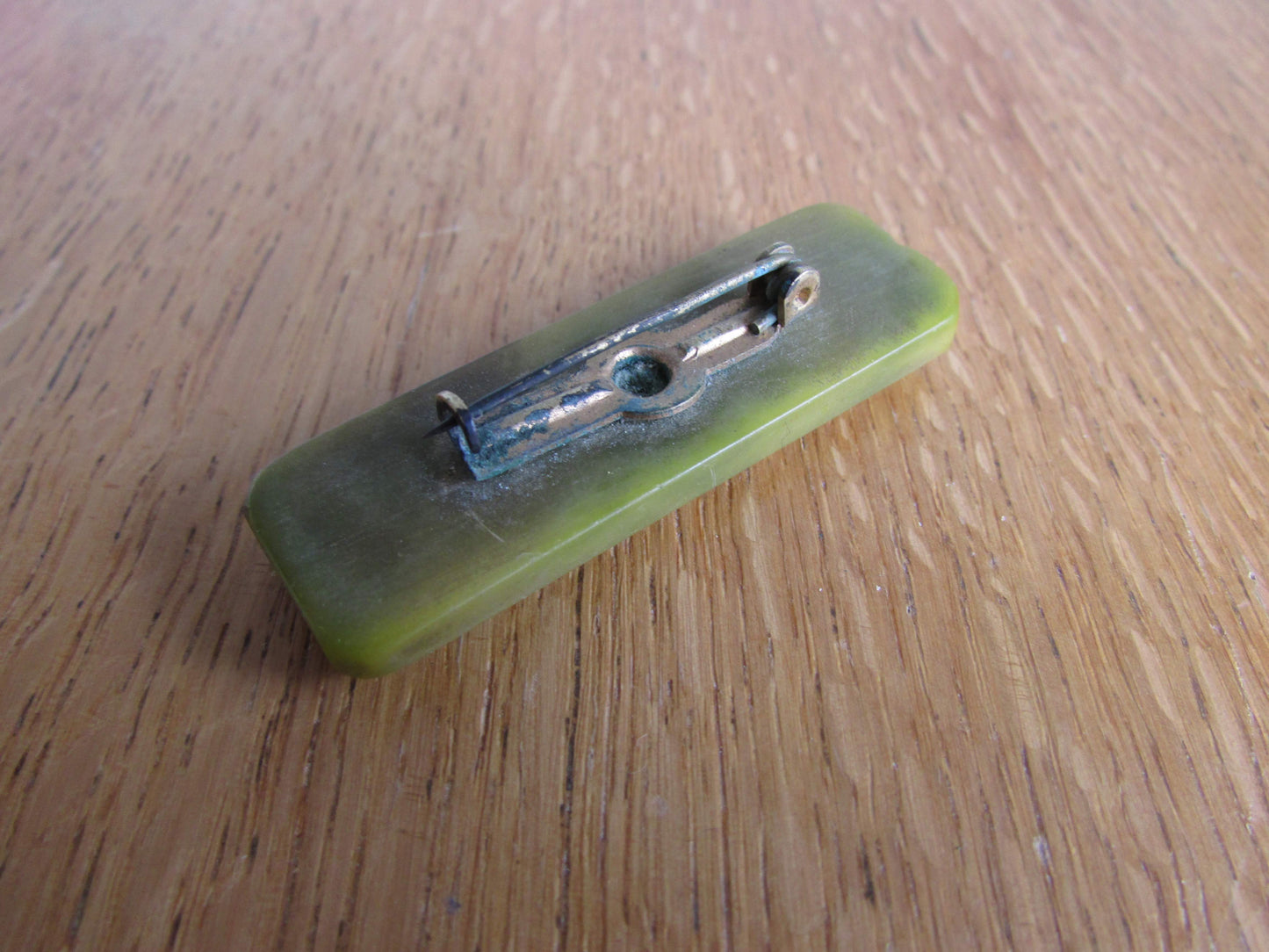 Art Deco green bevelled plastic solid rectangular bar brooch