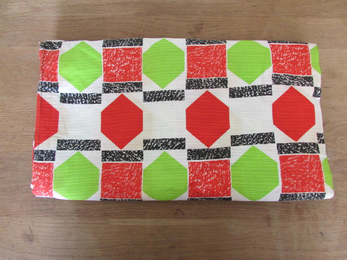 1950s red & green hexagon print barkcloth fabric, 150" x 35" approx