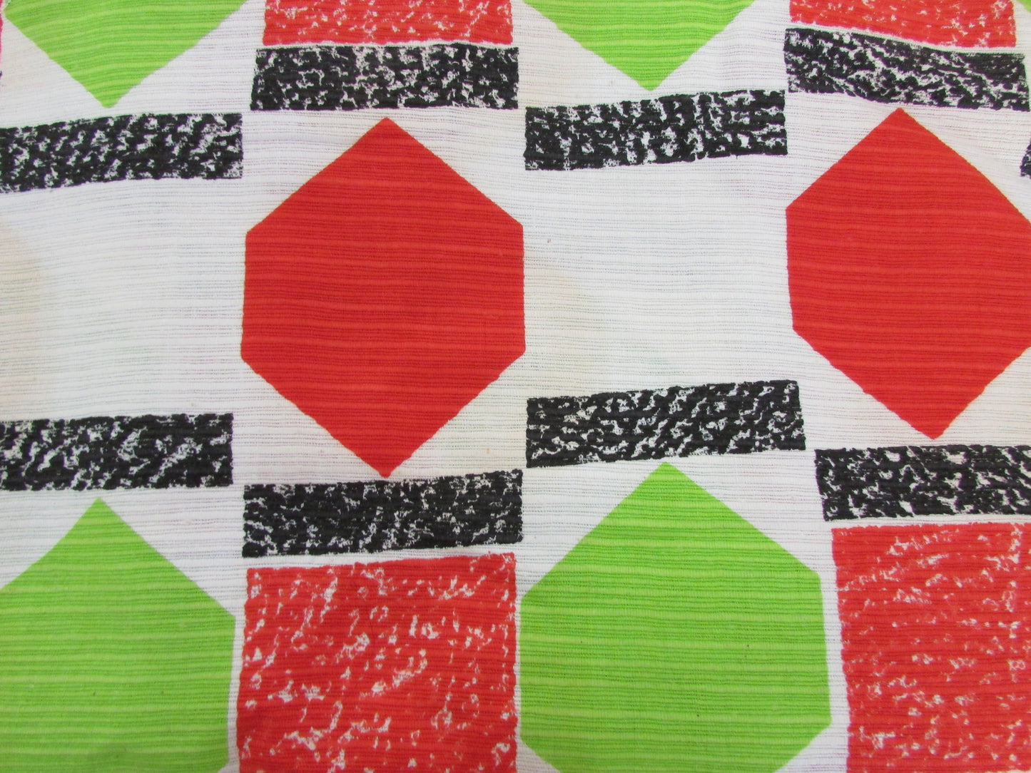 1950s red & green hexagon print barkcloth fabric, 150" x 35" approx