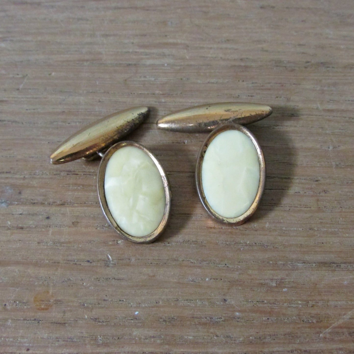 1950s/60s gold-tone cufflinks with yellow marbled plastic panels