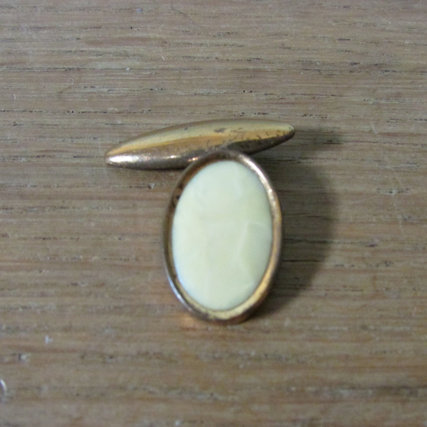 1950s/60s gold-tone cufflinks with yellow marbled plastic panels