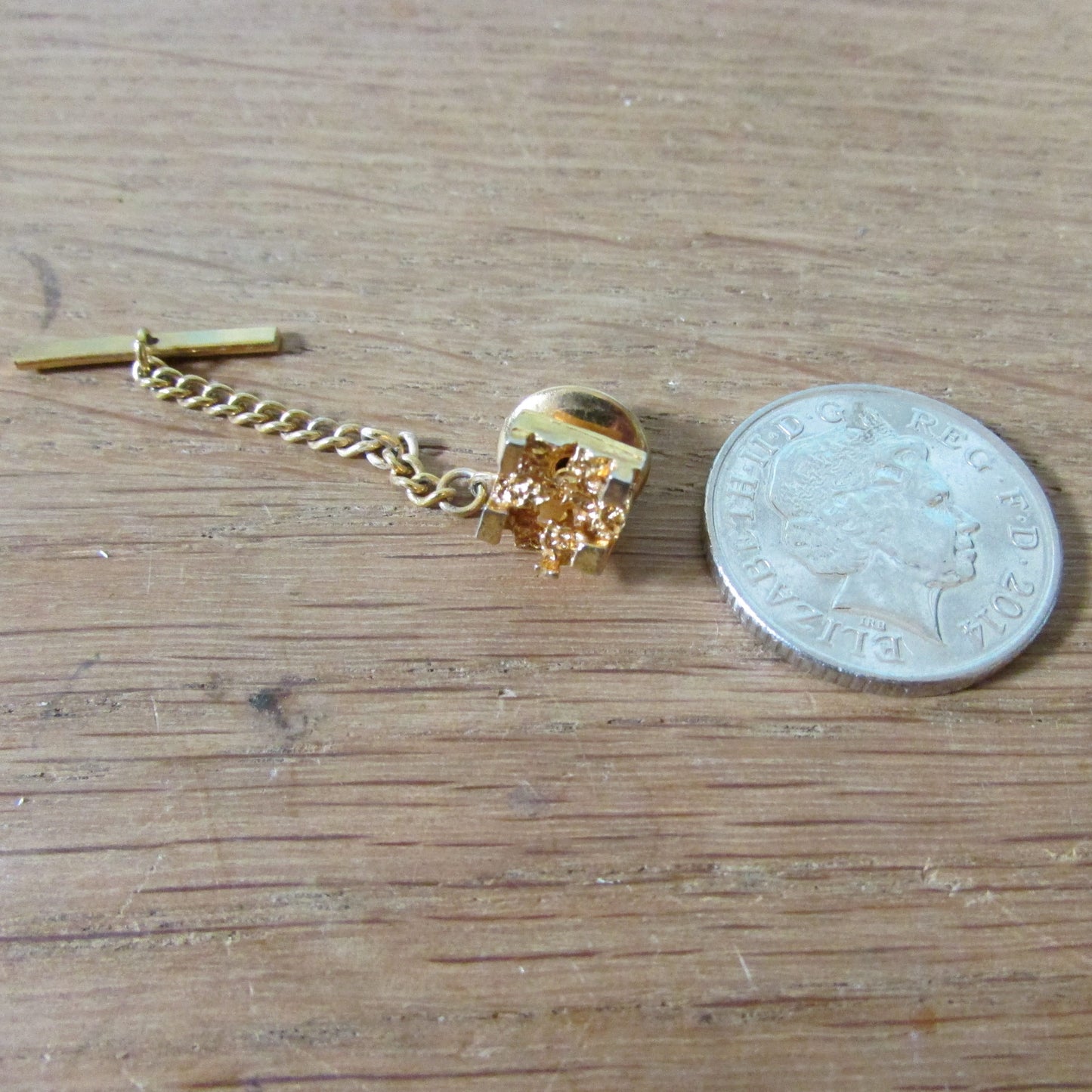 Vintage gold-tone 3D 'stepped' tie pin