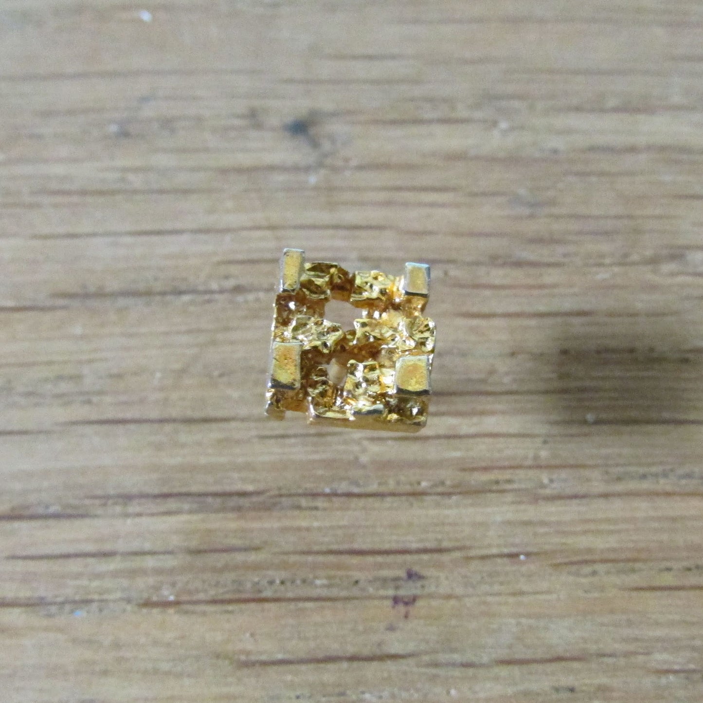 Vintage gold-tone 3D 'stepped' tie pin