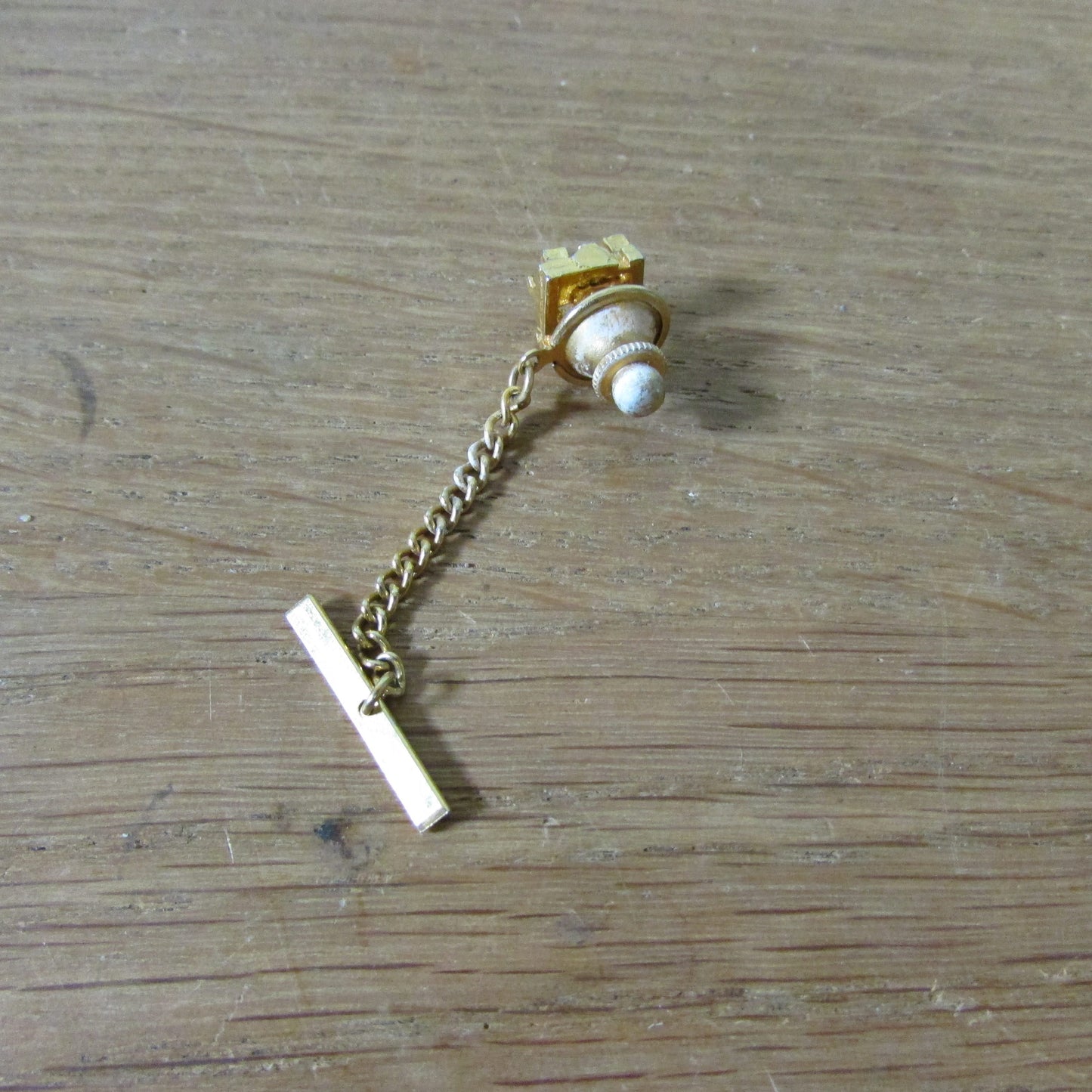 Vintage gold-tone 3D 'stepped' tie pin