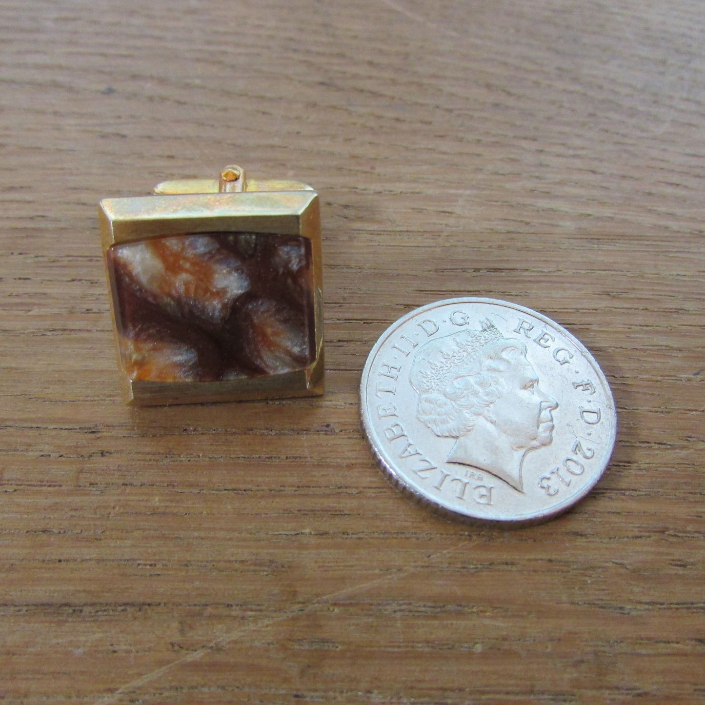 Vintage gold-tone & plastic orange/brown marbled square cufflinks