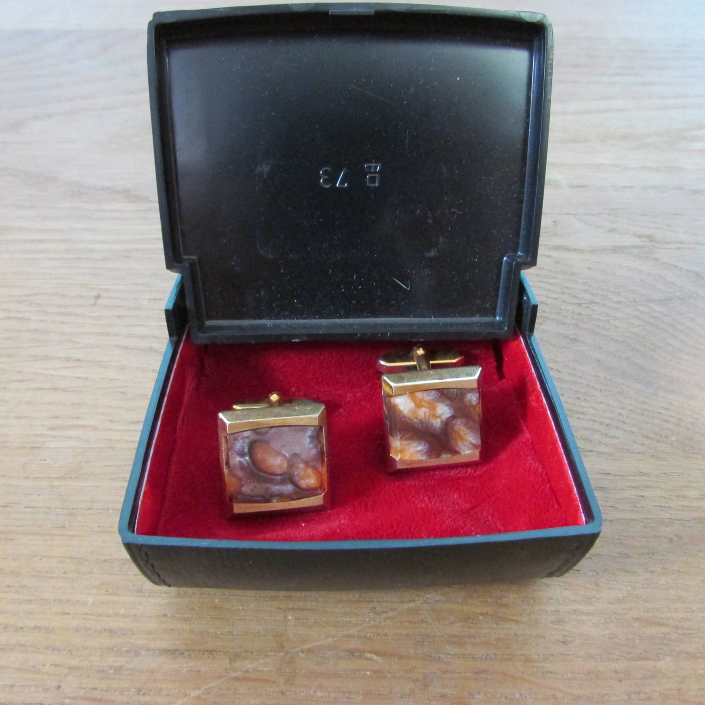 Vintage gold-tone & plastic orange/brown marbled square cufflinks