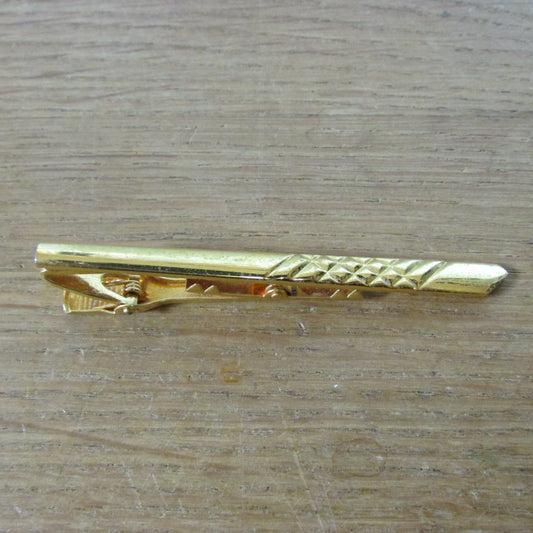 1970s Sophos gold-tone engraved tie clip with original presentation tin