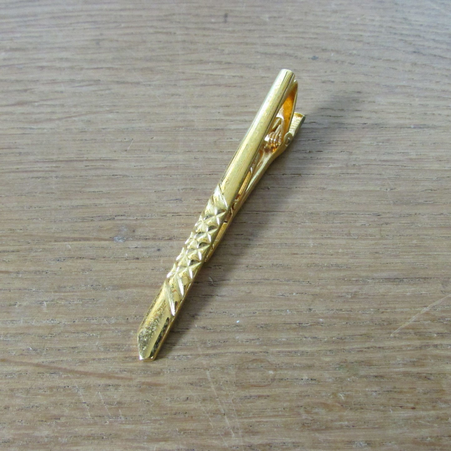 Vintage Sophos gold-tone tie clip in gold-coloured tin
