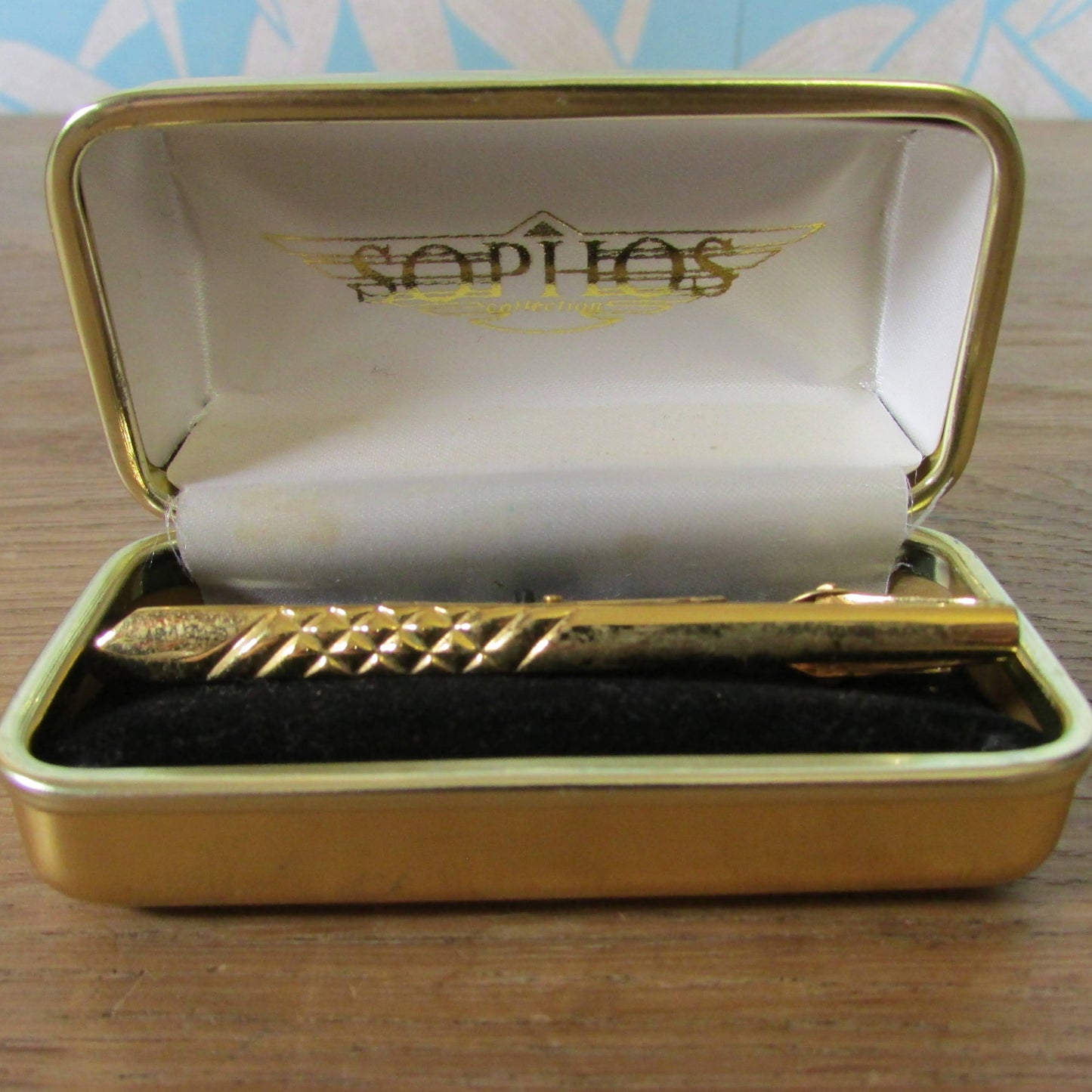 Vintage Sophos gold-tone tie clip in gold-coloured tin