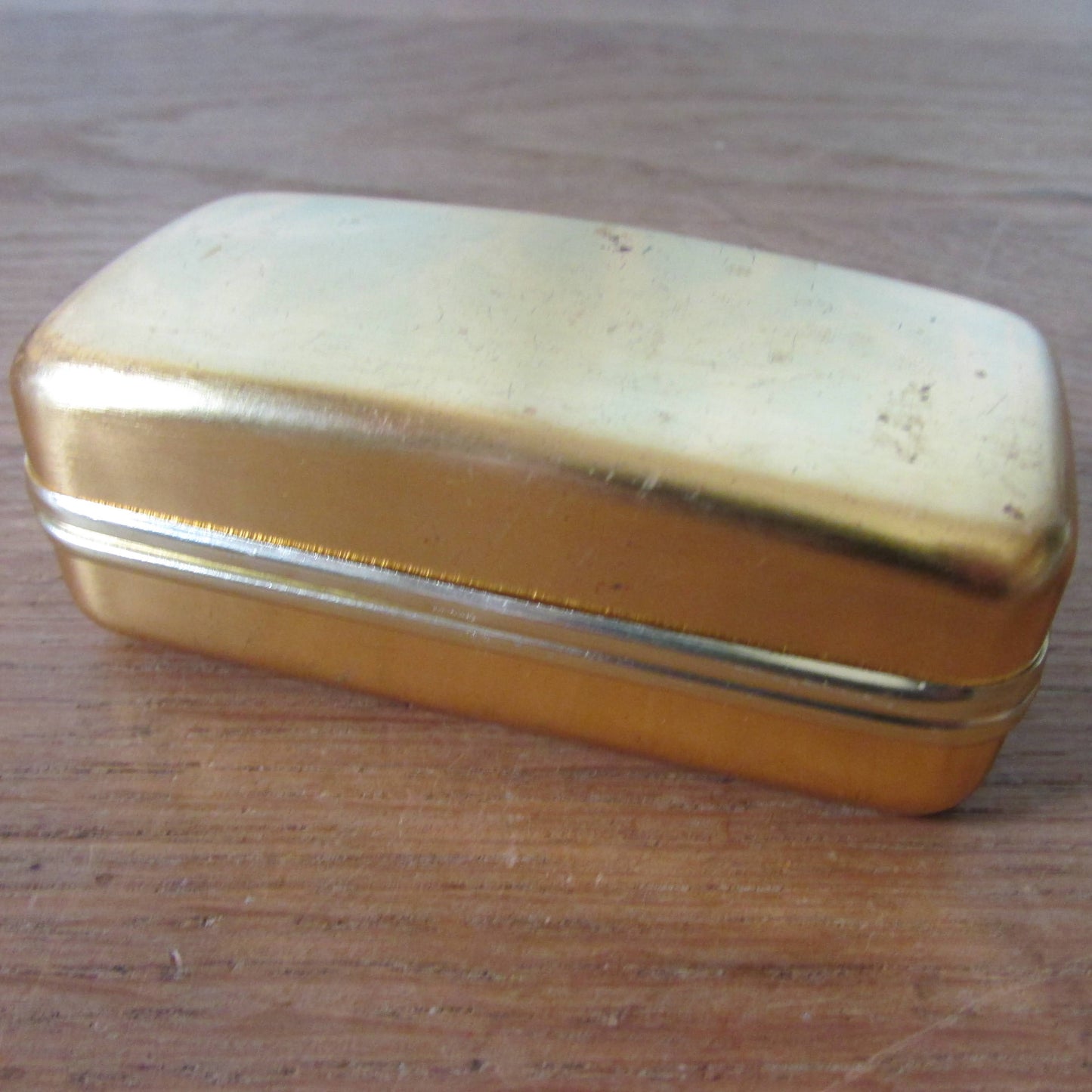 Vintage Sophos gold-tone tie clip in gold-coloured tin