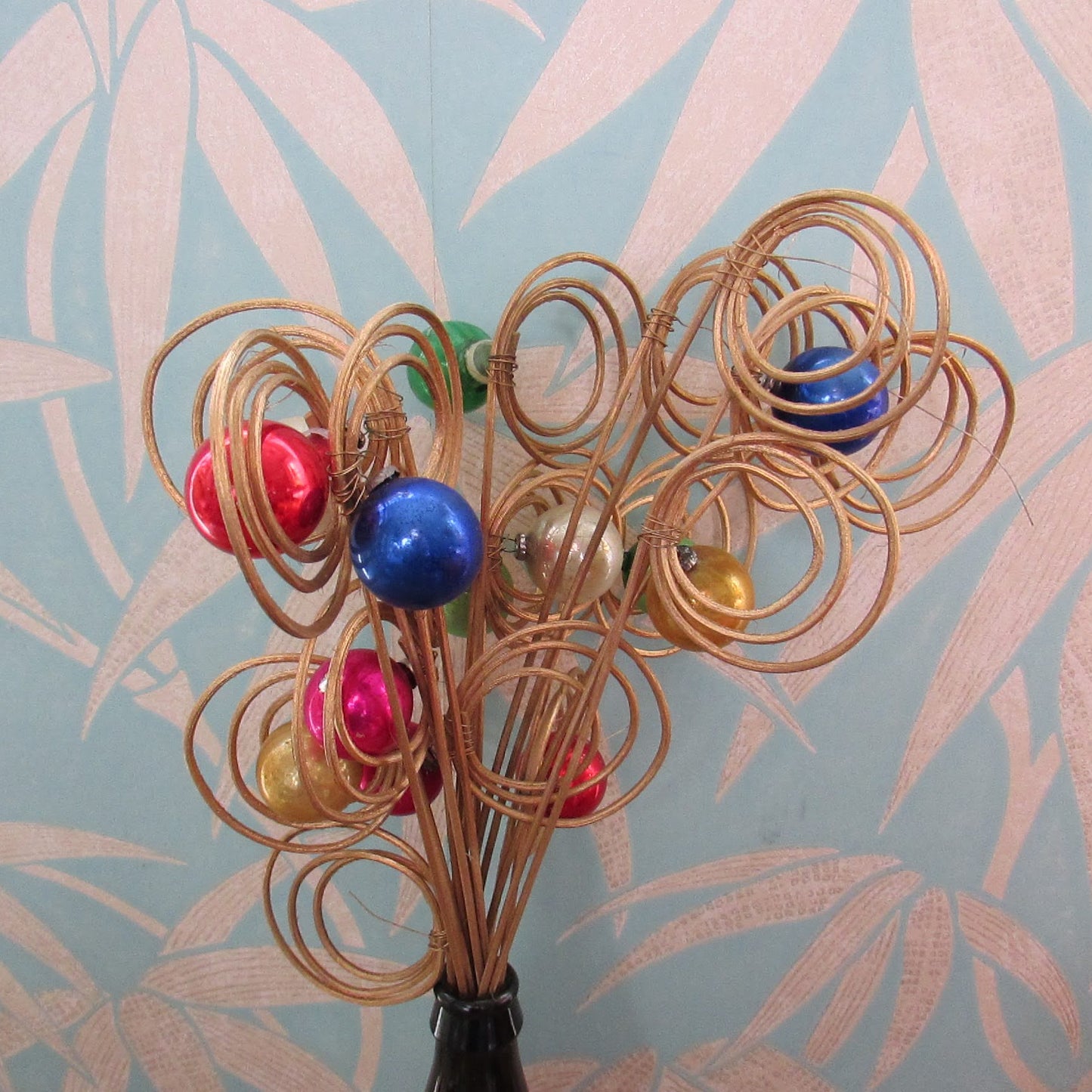 Bunch of 1960s/70s wicker coil and mini bauble sprays