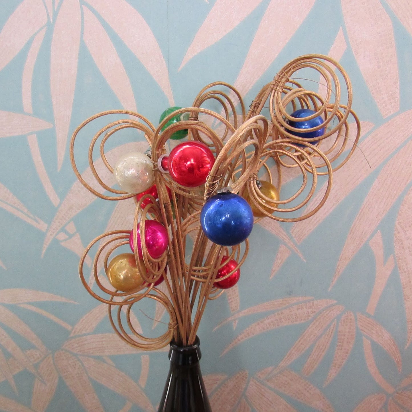 Bunch of 1960s/70s wicker coil and mini bauble sprays