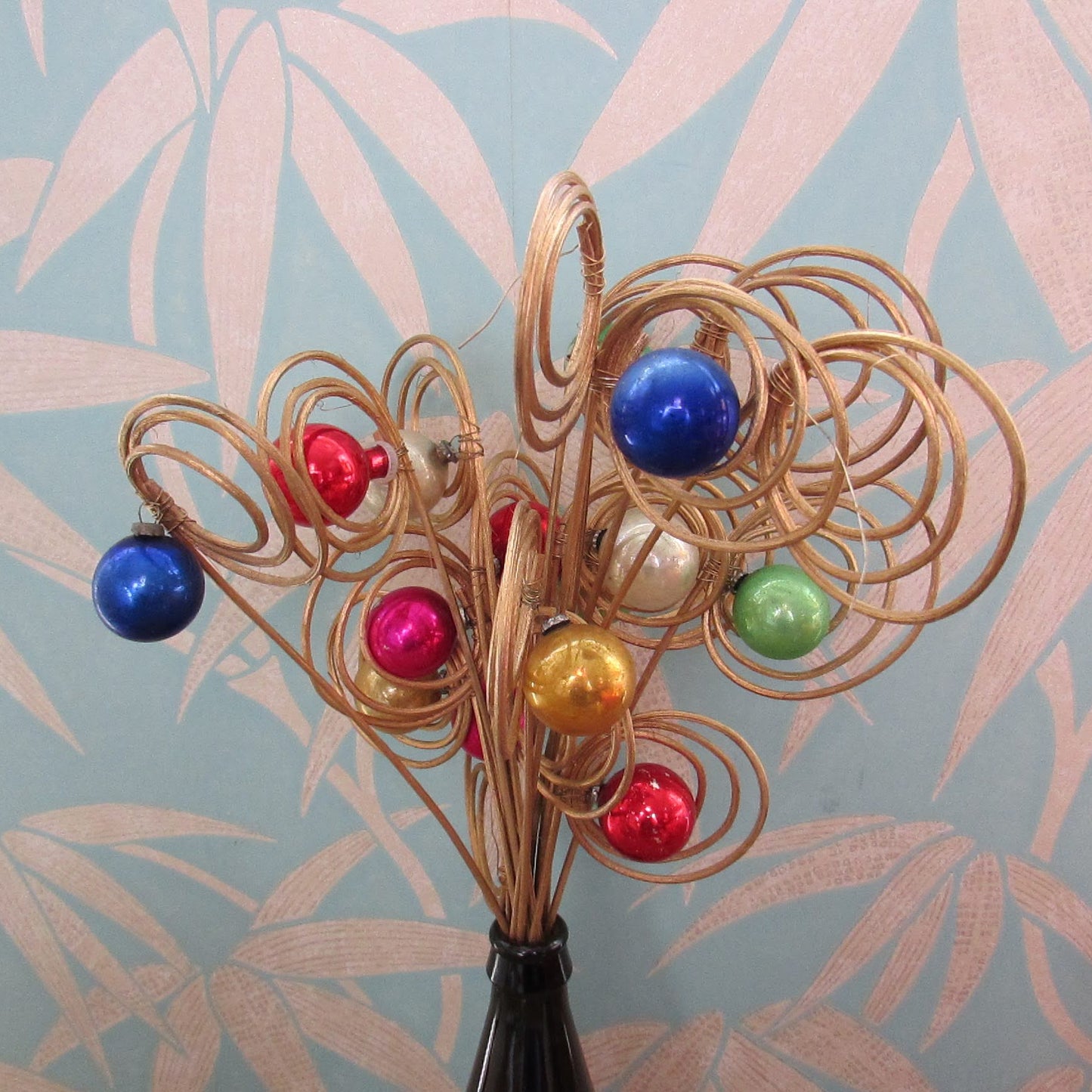 Bunch of 1960s/70s wicker coil and mini bauble sprays