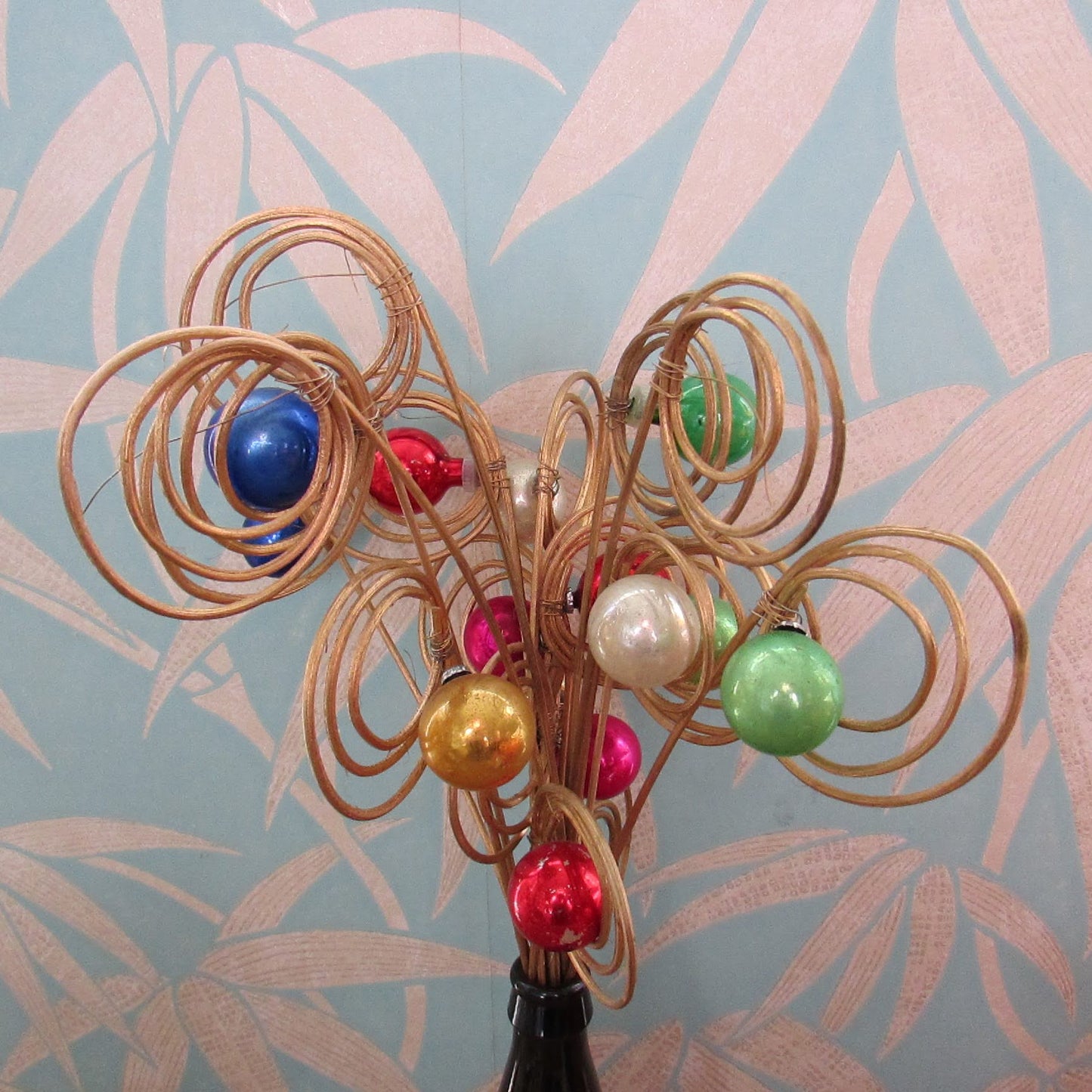 Bunch of 1960s/70s wicker coil and mini bauble sprays