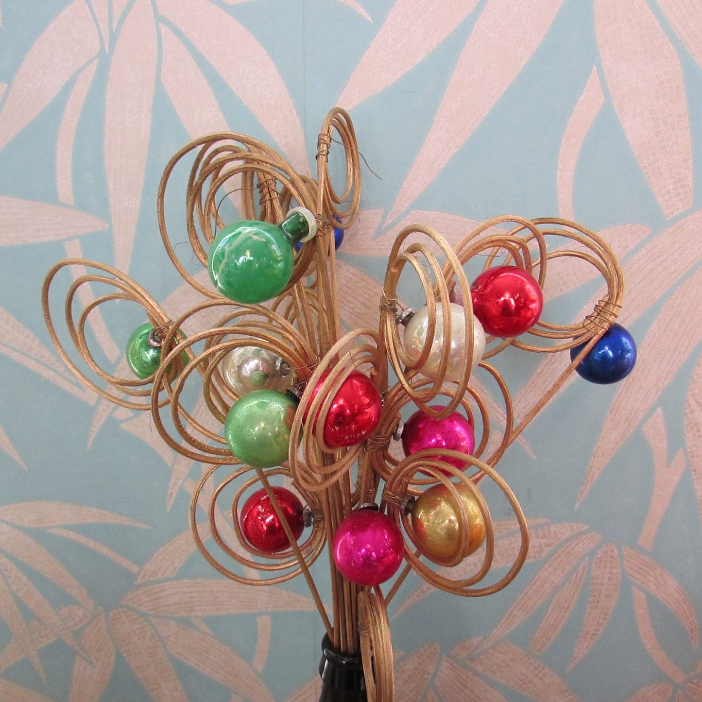 Bunch of 1960s/70s wicker coil and mini bauble sprays