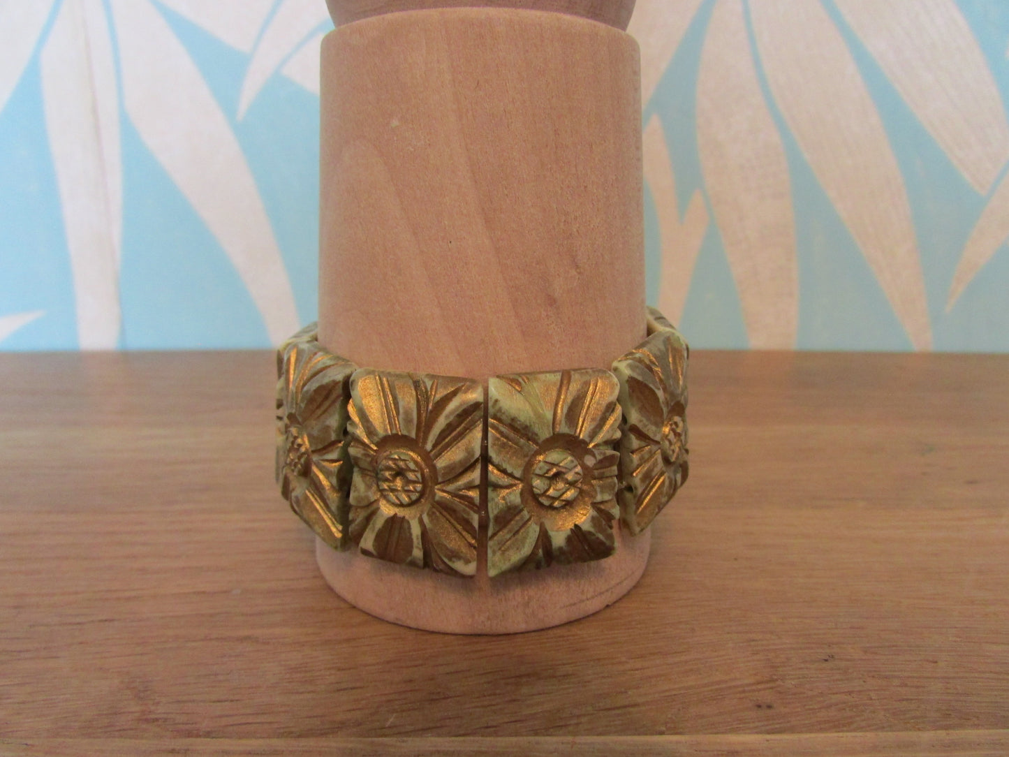Vintage square medallion-stone bone link elasticated bracelet with gold relief surface