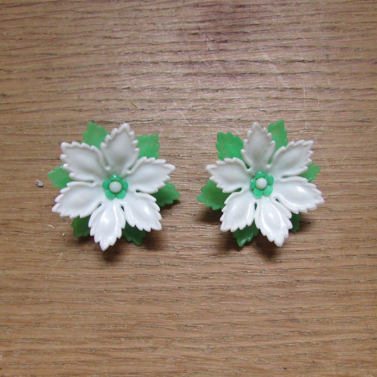 1960s green & white plastic flower clip-on earrings