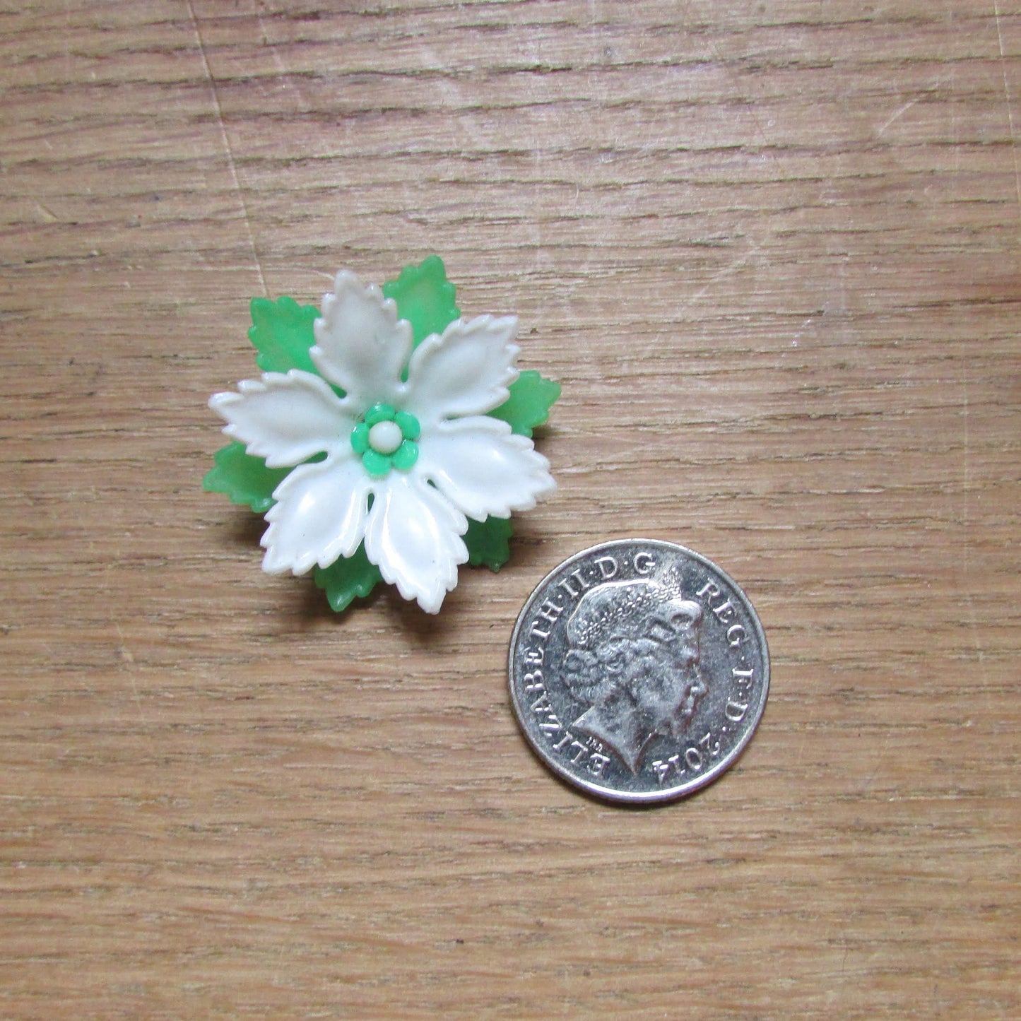 1960s green & white plastic flower clip-on earrings