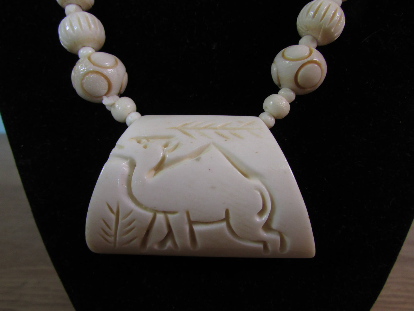 circa. 1970s ivory-tone bone necklace with carved animal detail