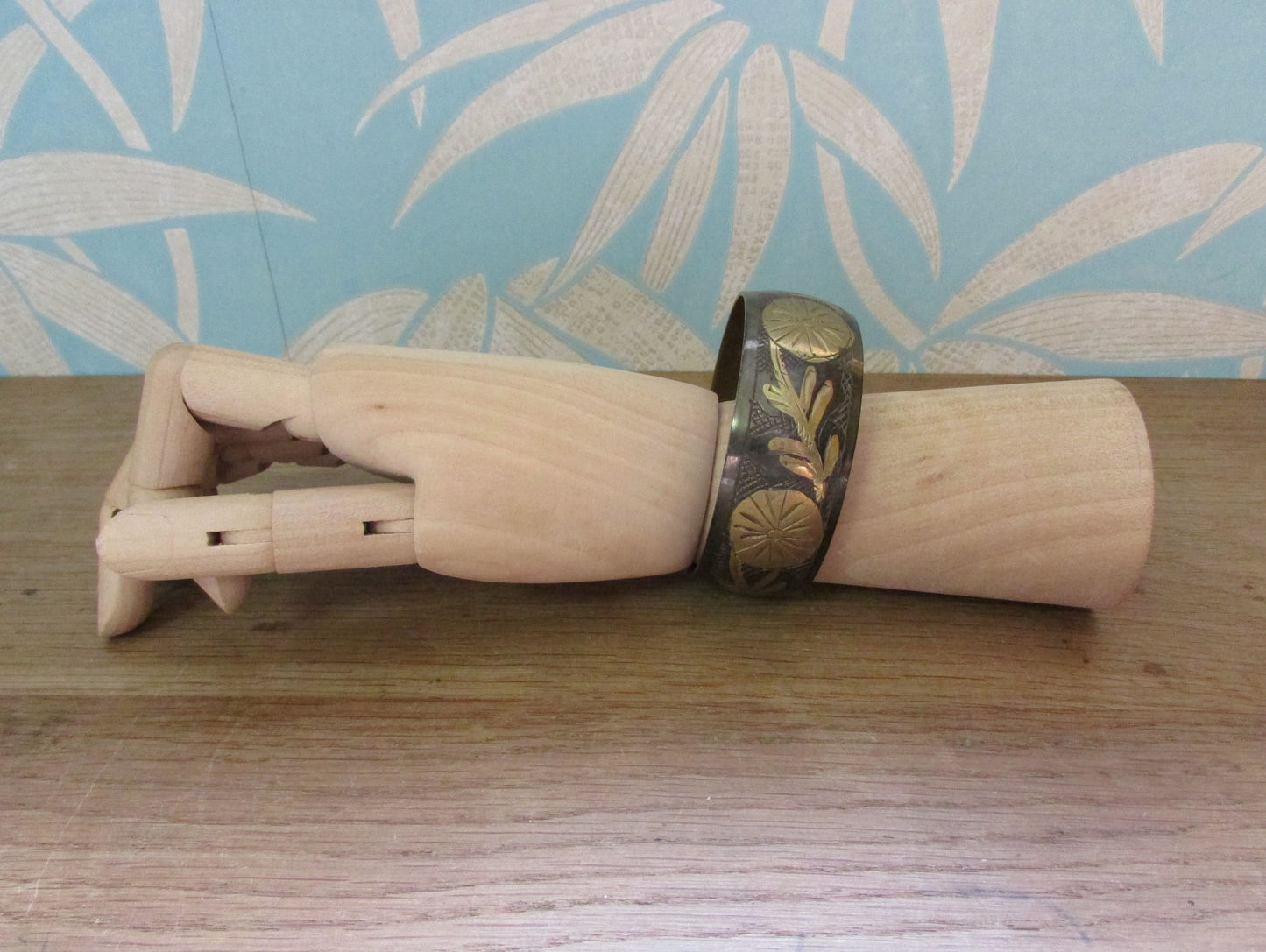 Vintage metal inlaid brass patterned bangle, made in India