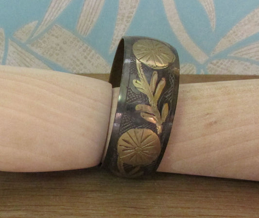 Vintage metal inlaid brass patterned bangle, made in India