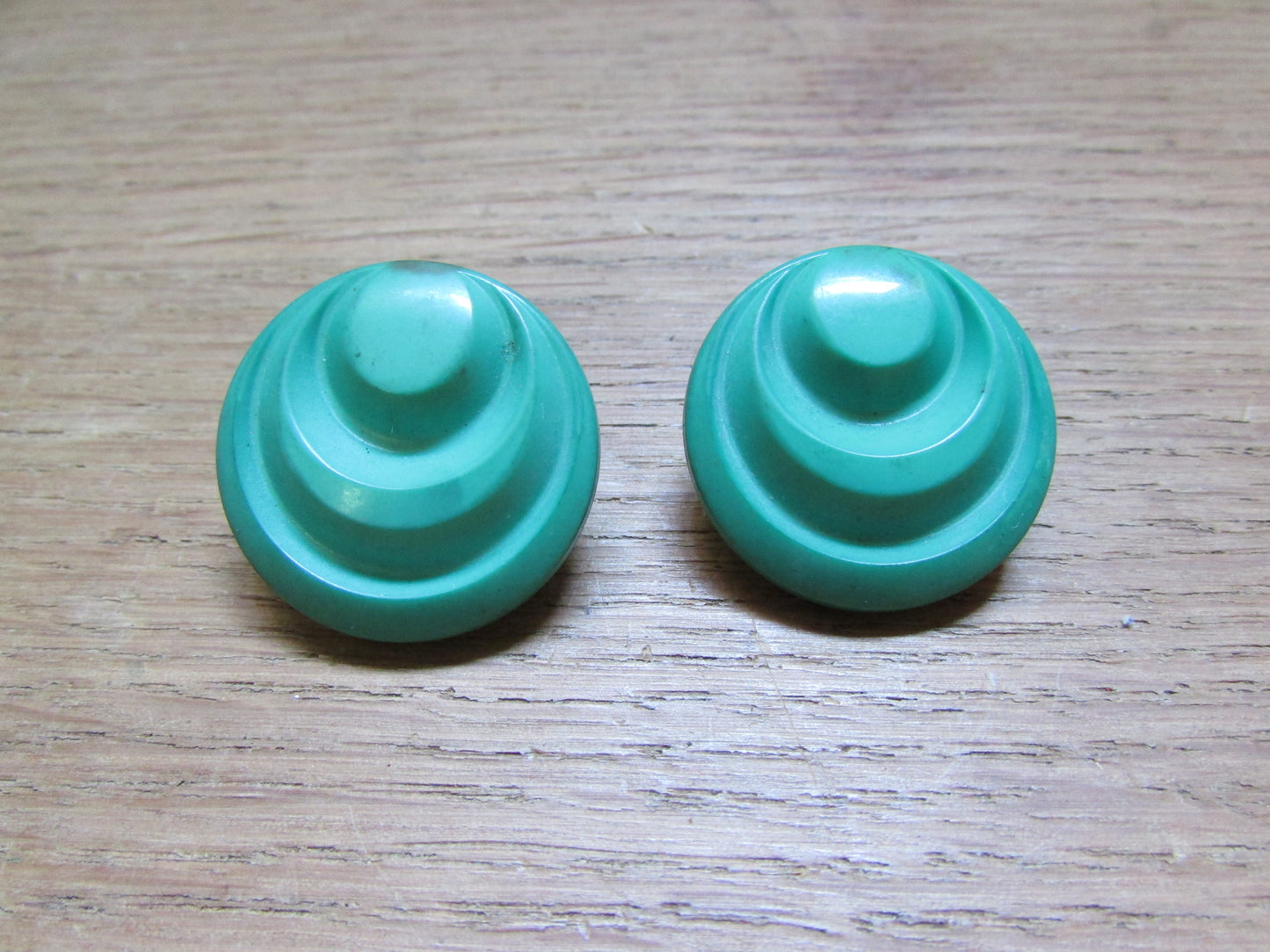 Large vintage round green plastic ridged earrings marked 1689