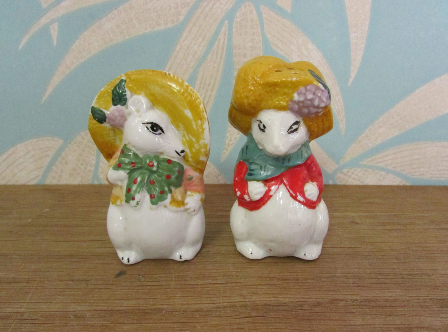 Vintage ceramic hand-painted mice salt & pepper set