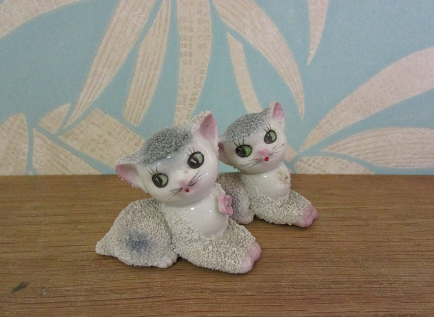 Pair of 1950s sugar textured/spaghetti kitten ornaments, marked foreign