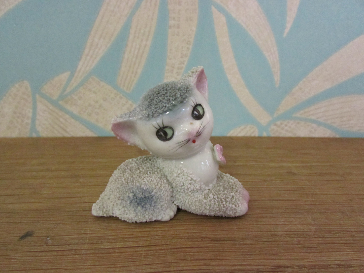 Pair of 1950s sugar textured/spaghetti kitten ornaments, marked foreign