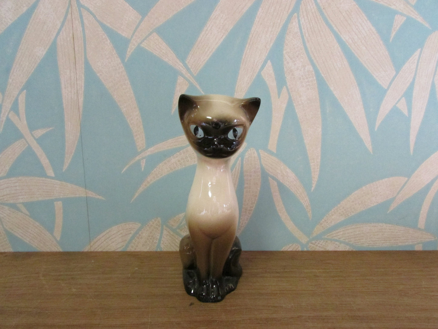1960s/70s ceramic Siamese cat figurine with sealpoint markings