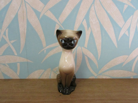 1960s/70s ceramic Siamese cat figurine with sealpoint markings