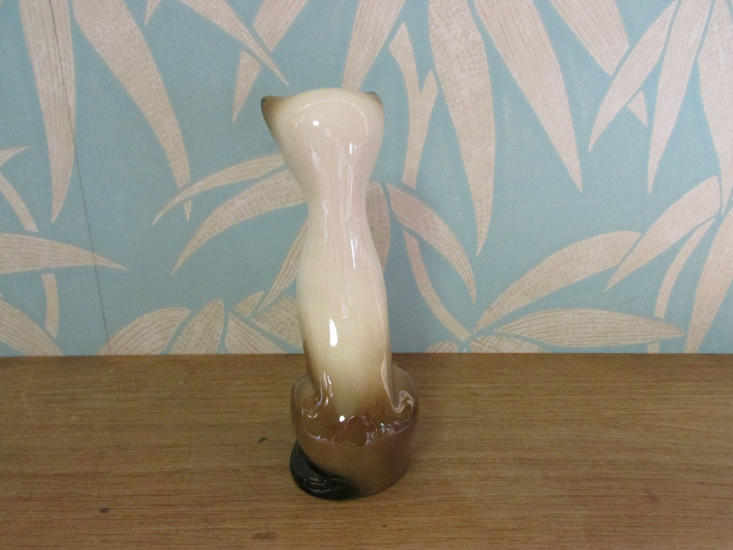 1960s/70s ceramic Siamese cat figurine with sealpoint markings