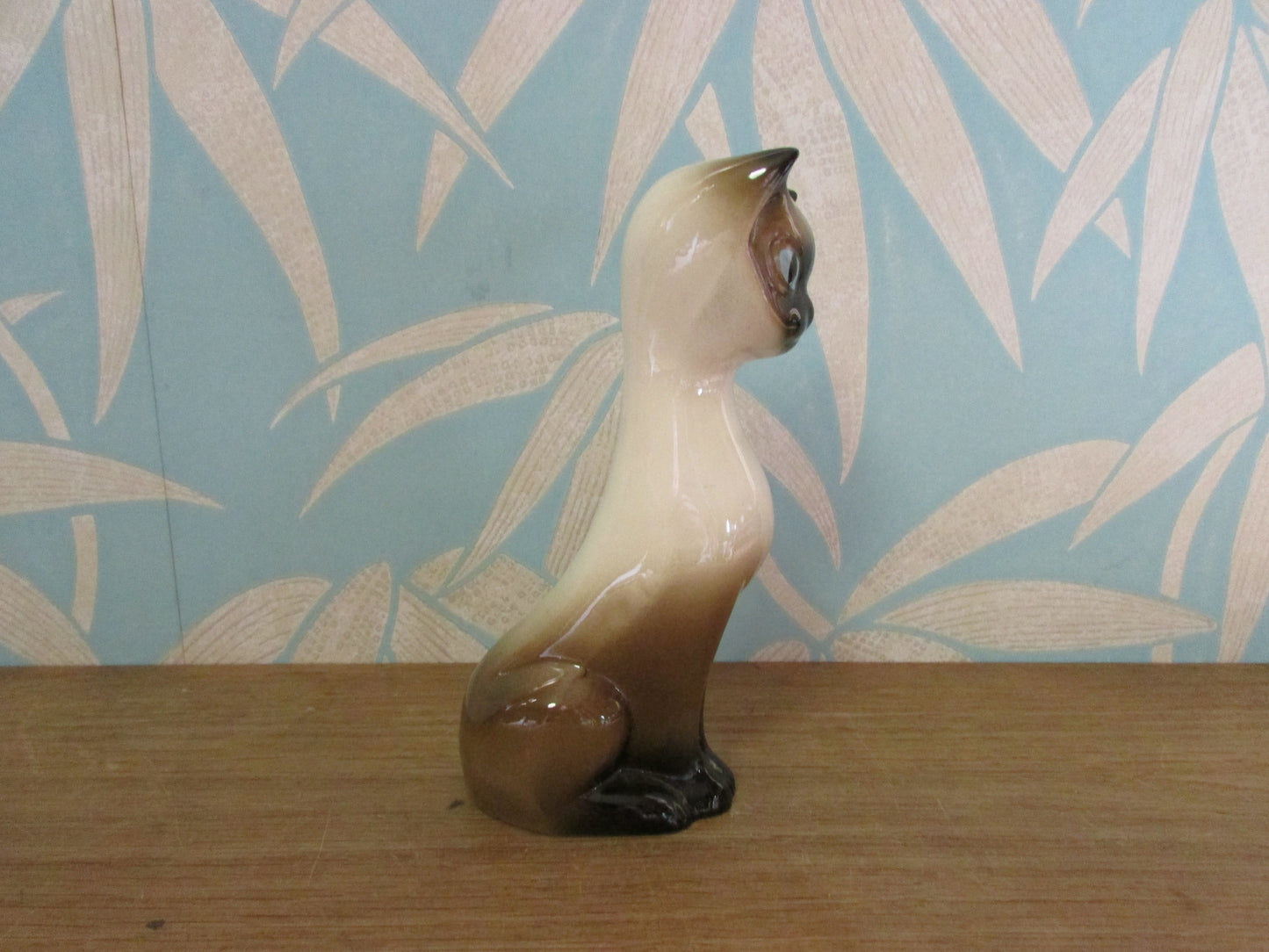 1960s/70s ceramic Siamese cat figurine with sealpoint markings
