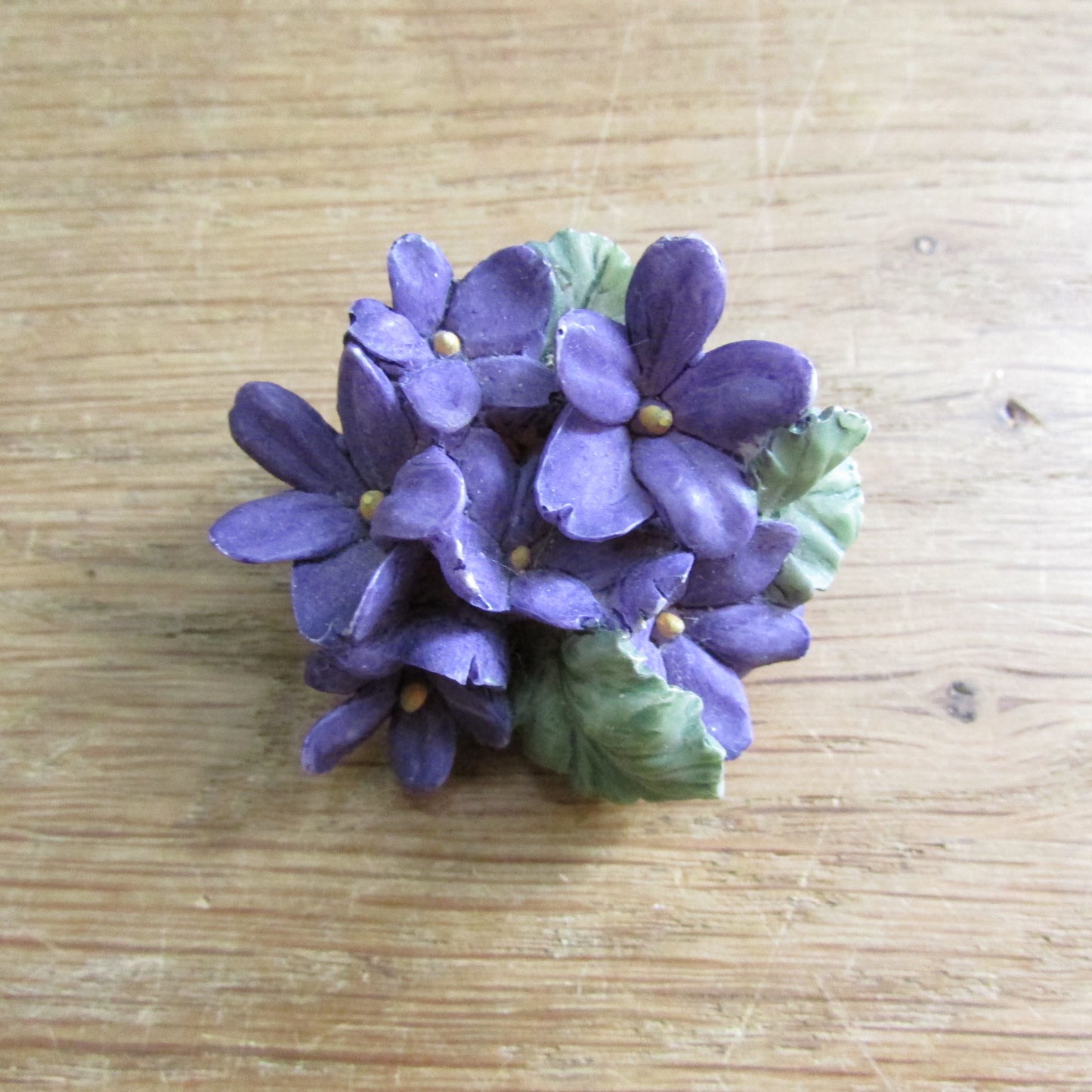 1950s moulded resin purple violet flower cluster brooch