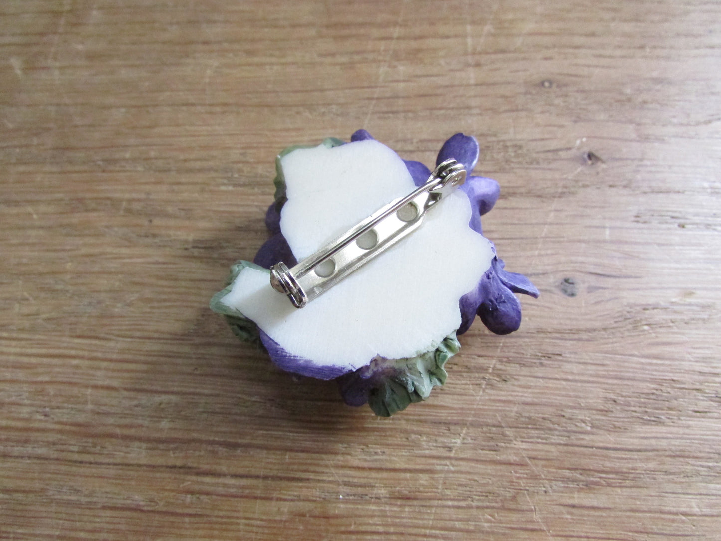 Vintage resin 3D violets brooch