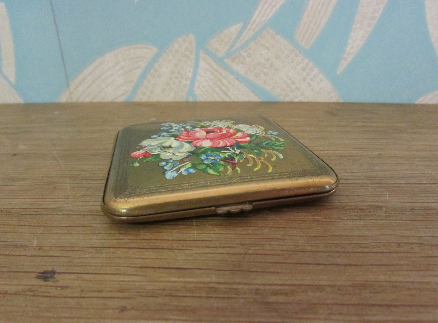 Vintage square gold-tone Glenda compact, with hand painted flowers