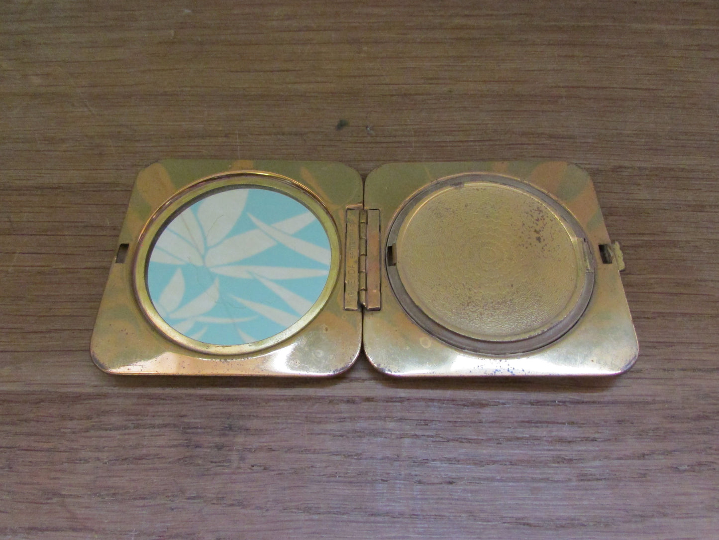 Vintage square gold-tone Glenda compact, with hand painted flowers