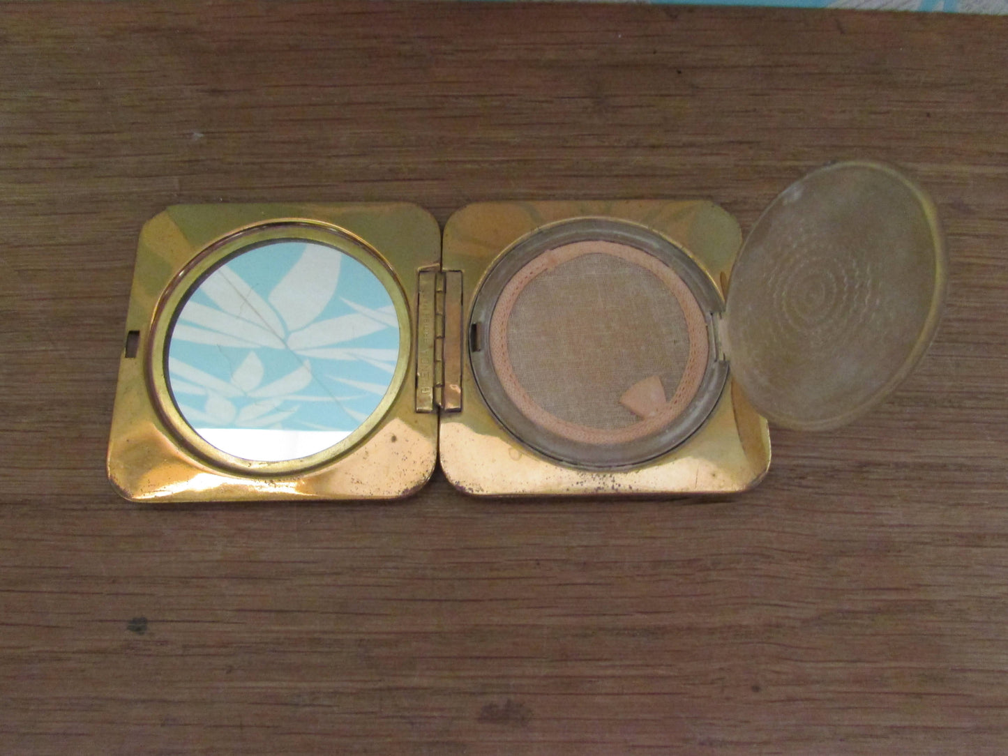 Vintage square gold-tone Glenda compact, with hand painted flowers