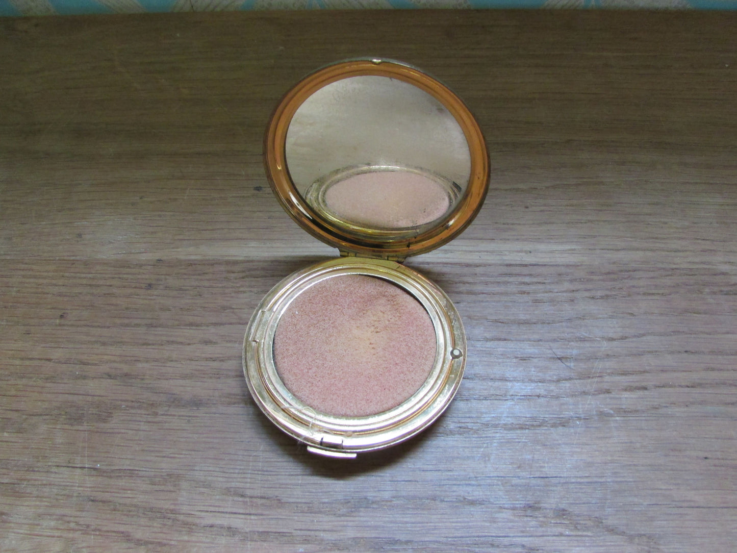 1950s Stratton flying ducks gold-tone compact