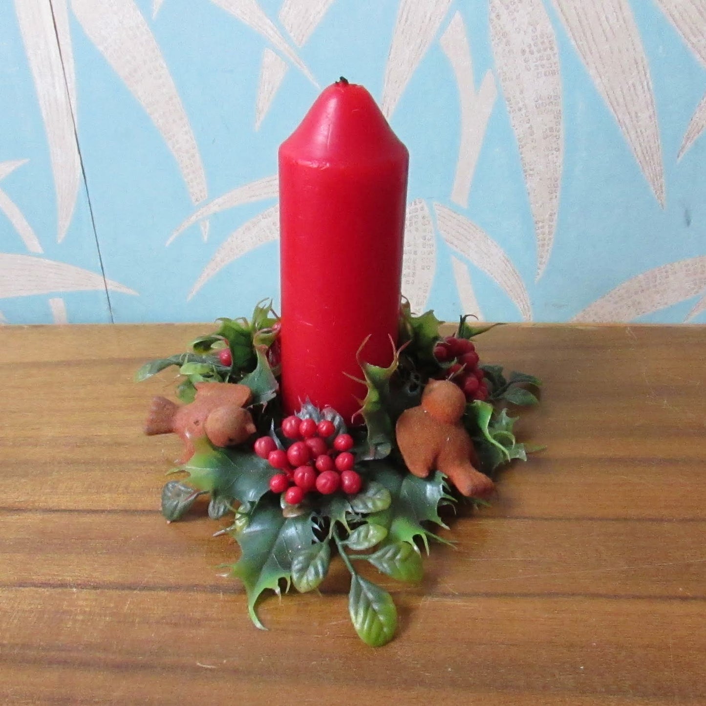 Vintage plastic foliage & Robins candle wreath, made in Hong Kong