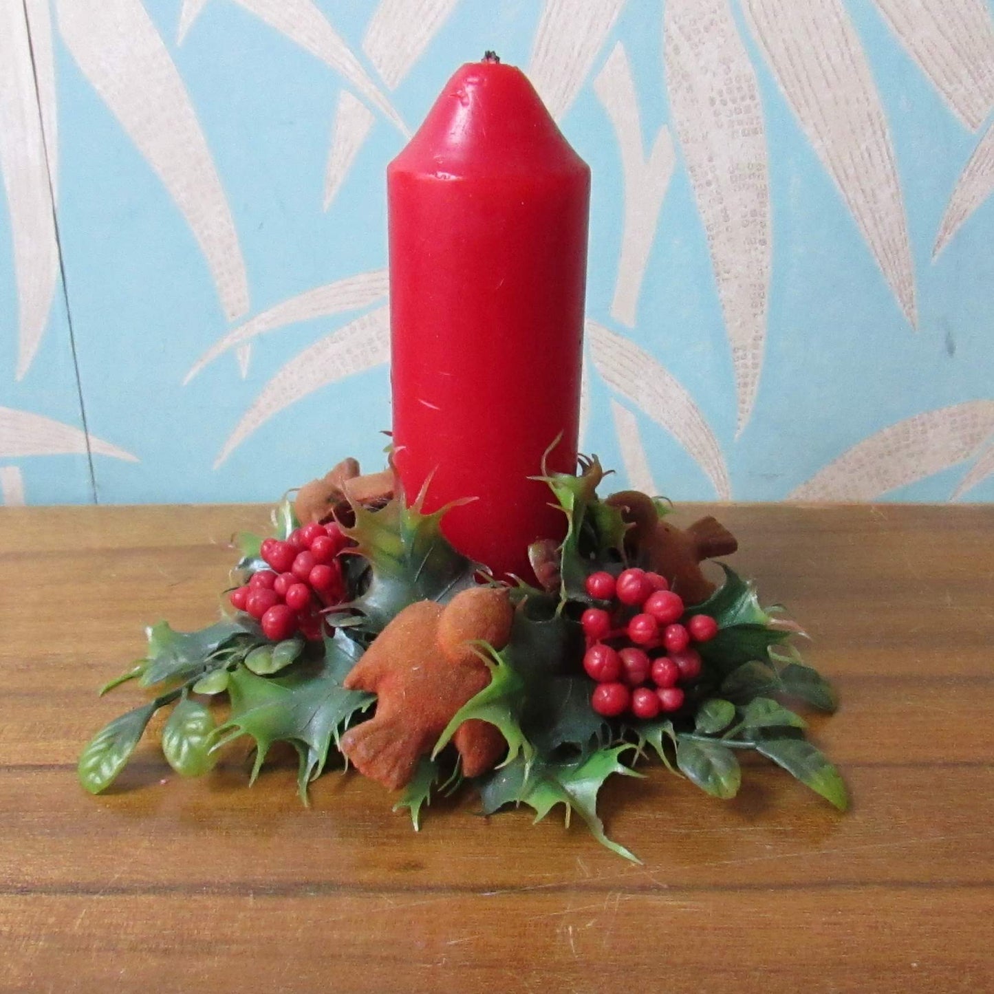 Vintage plastic foliage & Robins candle wreath, made in Hong Kong